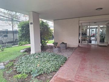 Dpto. 3 dorm. 2 b. 3 cdas. Metro Los Leones. Bajó Valor!!