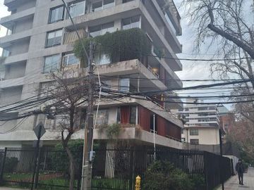 Dpto. 3 dorm. 2 b. 3 cdas. Metro Los Leones. Bajó Valor!!