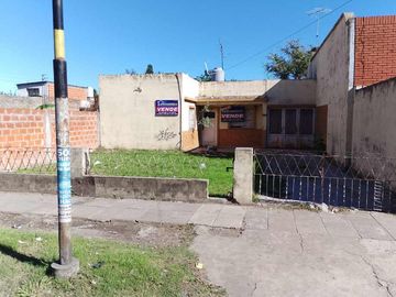 Casa en venta en Isidro Casanova