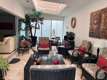 Casa en venta en La Isla Lomas de Angelópolis, lujo y confort en gran zona.