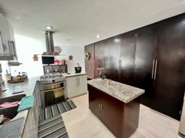 Casa en venta en La Isla Lomas de Angelópolis, lujo y confort en gran zona.