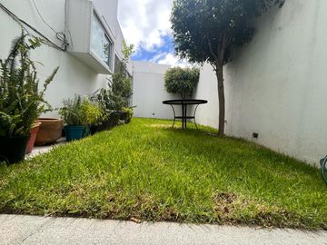 Casa en venta en La Isla Lomas de Angelópolis, lujo y confort en gran zona.