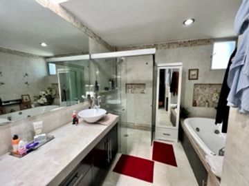 Casa en venta en La Isla Lomas de Angelópolis, lujo y confort en gran zona.