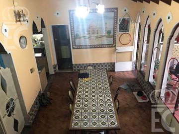 Venta de Casa  - 5  ambientes - con fondo parquizado -  Lanús Oeste