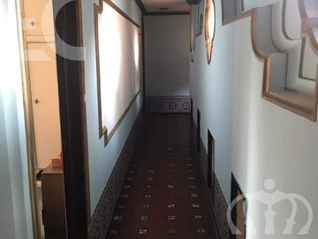 Venta de Casa  - 5  ambientes - con fondo parquizado -  Lanús Oeste