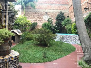 Venta de Casa  - 5  ambientes - con fondo parquizado -  Lanús Oeste