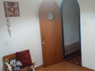 Venta de Casa  - 5  ambientes - con fondo parquizado -  Lanús Oeste
