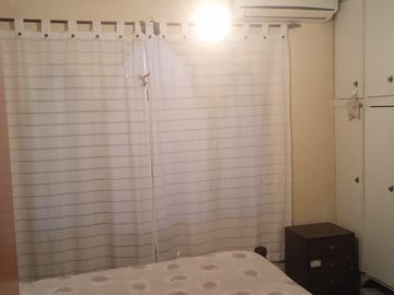 Venta de Casa  - 5  ambientes - con fondo parquizado -  Lanús Oeste