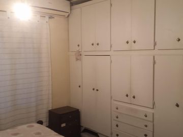 Venta de Casa  - 5  ambientes - con fondo parquizado -  Lanús Oeste