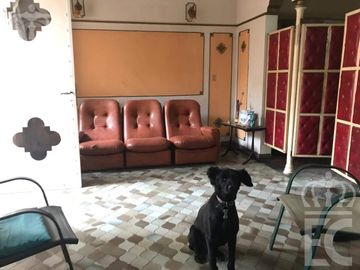 Venta de Casa  - 5  ambientes - con fondo parquizado -  Lanús Oeste
