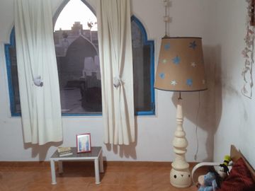 Venta de Casa  - 5  ambientes - con fondo parquizado -  Lanús Oeste