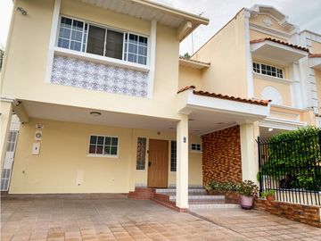BETANIA / MIRAFLORES / 326m2 / 2 NIVELES / 3 HABITACIONES