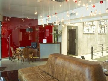 VENTA HOTEL BOUTIQUE CON 2 PILETAS, VINOTECA, CASCADA Y HAB. CON DISEÑO