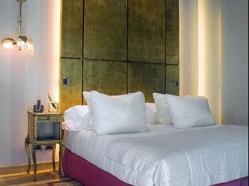 VENTA HOTEL BOUTIQUE CON 2 PILETAS, VINOTECA, CASCADA Y HAB. CON DISEÑO