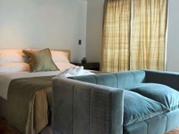 VENTA HOTEL BOUTIQUE CON 2 PILETAS, VINOTECA, CASCADA Y HAB. CON DISEÑO