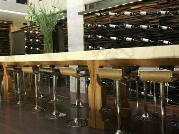 VENTA HOTEL BOUTIQUE CON 2 PILETAS, VINOTECA, CASCADA Y HAB. CON DISEÑO