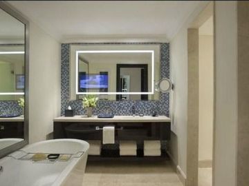 VENTA HOTEL BOUTIQUE CON 2 PILETAS, VINOTECA, CASCADA Y HAB. CON DISEÑO
