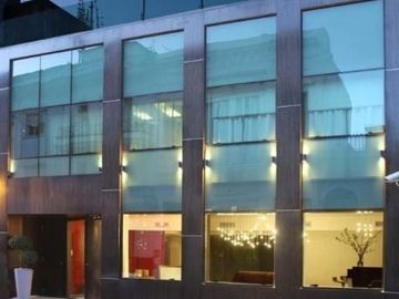 VENTA HOTEL BOUTIQUE CON 2 PILETAS, VINOTECA, CASCADA Y HAB. CON DISEÑO