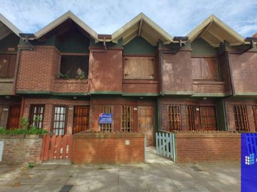 Dúplex en venta de 2 dormitorios c/ cochera en Costa Azul