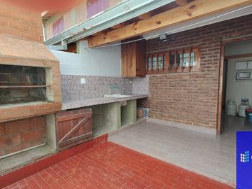 Dúplex en venta de 2 dormitorios c/ cochera en Costa Azul