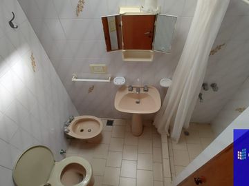 Dúplex en venta de 2 dormitorios c/ cochera en Costa Azul