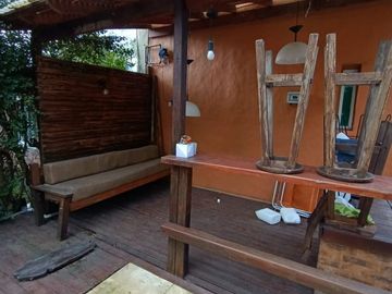 29 E/ 414 y 415-Casa 3 dormitorios con piscina en Villa Elisa.