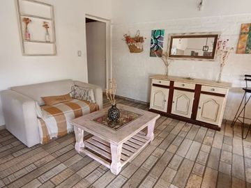 29 E/ 414 y 415-Casa 3 dormitorios con piscina en Villa Elisa.