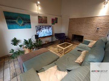 29 E/ 414 y 415-Casa 3 dormitorios con piscina en Villa Elisa.