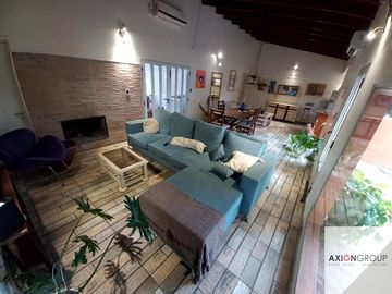 29 E/ 414 y 415-Casa 3 dormitorios con piscina en Villa Elisa.