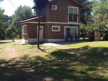 Casa en venta de 2 dormitorios c/ cochera en Villa Ventana