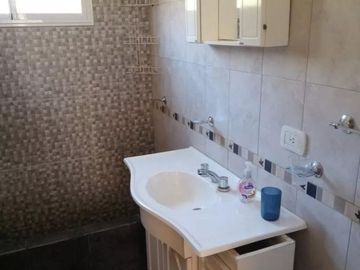Casa en venta de 2 dormitorios c/ cochera en Villa Ventana