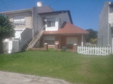 Casa en venta de 3 dormitorios c/ cochera en Punta Mogotes