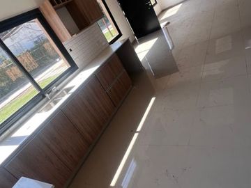 Casa en venta de 3 dormitorios c/ cochera en San Miguel
