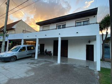 Chalet en venta de 3 dormitorios c/ cochera en Miramar