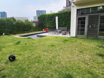 Venta exclusiva casa en condominio Bosques de las Lomas (R)