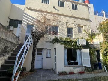 PH en venta de 4 dormitorios c/ cochera en Villa Buenos Aires