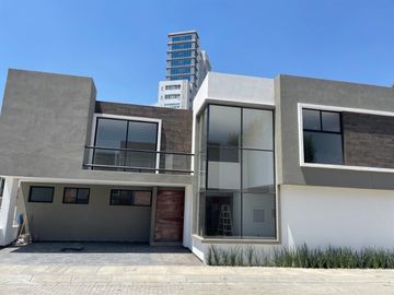 ESTRENA CASA EN ESQUINA  MUY CERCA DE ATLIXCAYOTL Y 11 SUR