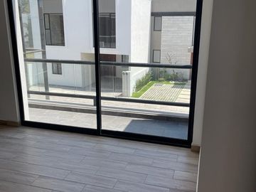 ESTRENA CASA EN ESQUINA  MUY CERCA DE ATLIXCAYOTL Y 11 SUR