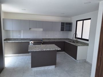 UDLA CASA NUEVA EN FRACC EL SUSPIRO
