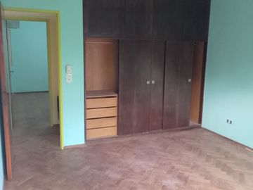 Casa de 4 ambientes en Venta en Mataderos