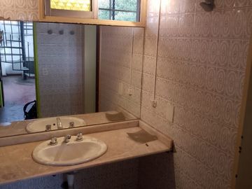 Casa de 4 ambientes en Venta en Mataderos