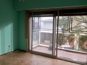 Casa de 4 ambientes en Venta en Mataderos