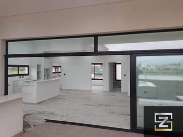 Casa en venta de 4 dormitorios salida a la laguna en El Rebenque
