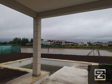 Casa en venta de 4 dormitorios salida a la laguna en El Rebenque