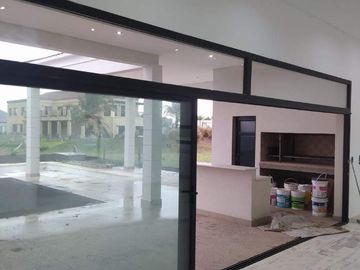 Casa en venta de 4 dormitorios salida a la laguna en El Rebenque