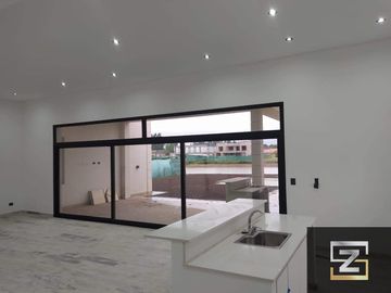 Casa en venta de 4 dormitorios salida a la laguna en El Rebenque