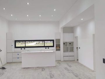 Casa en venta de 4 dormitorios salida a la laguna en El Rebenque