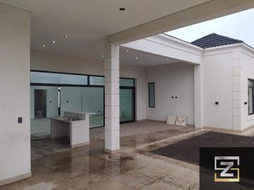 Casa en venta de 4 dormitorios salida a la laguna en El Rebenque