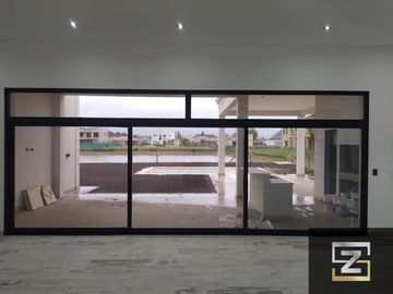 Casa en venta de 4 dormitorios salida a la laguna en El Rebenque