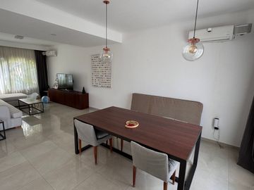 Casa en alquiler de 3 dormitorios c/ cochera en San Miguel